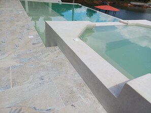 屋外スパ浴槽