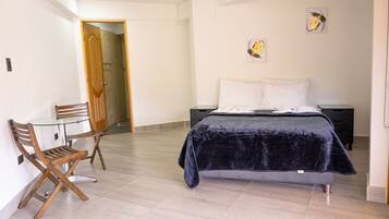 Wifi gratis, decoración personalizada y muebles diferentes