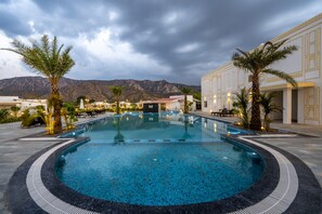 Outdoor pool - Hukamgarh - A Luxury Boutique Resort (Nawalgarh)