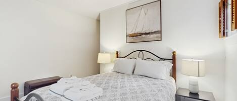 5 bedrooms, internet, bed sheets