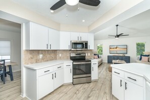 冰箱、微波炉、烤箱、炉灶