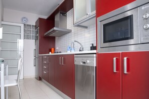 Fridge, microwave, dishwasher, coffee/tea maker