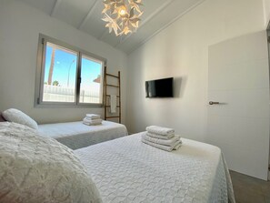 4 bedrooms, iron/ironing board