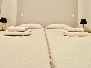 2 chambres, fer et planche à repasser