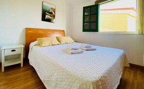 2 slaapkamers, een strijkplank/strijkijzer