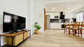 Fridge, microwave, oven, coffee/tea maker