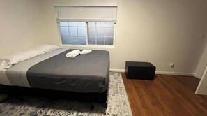 1 bedroom, desk, travel crib, WiFi