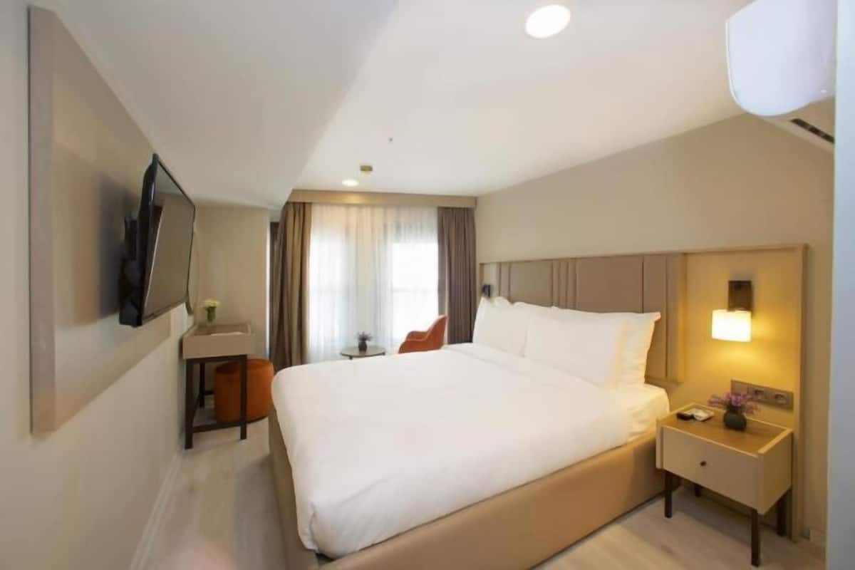 Premium bedding, down comforters, minibar, soundproofing