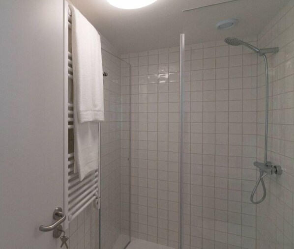 Haartrockner, Handtücher, Seife