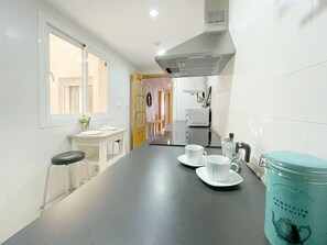 Kühlschrank, Mikrowelle, Geschirrspüler