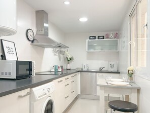 Fridge, microwave, dishwasher, coffee/tea maker