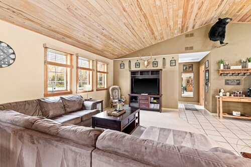 Northwoods Oasis close to Duluth - BOULDBERBELLE RETREAT