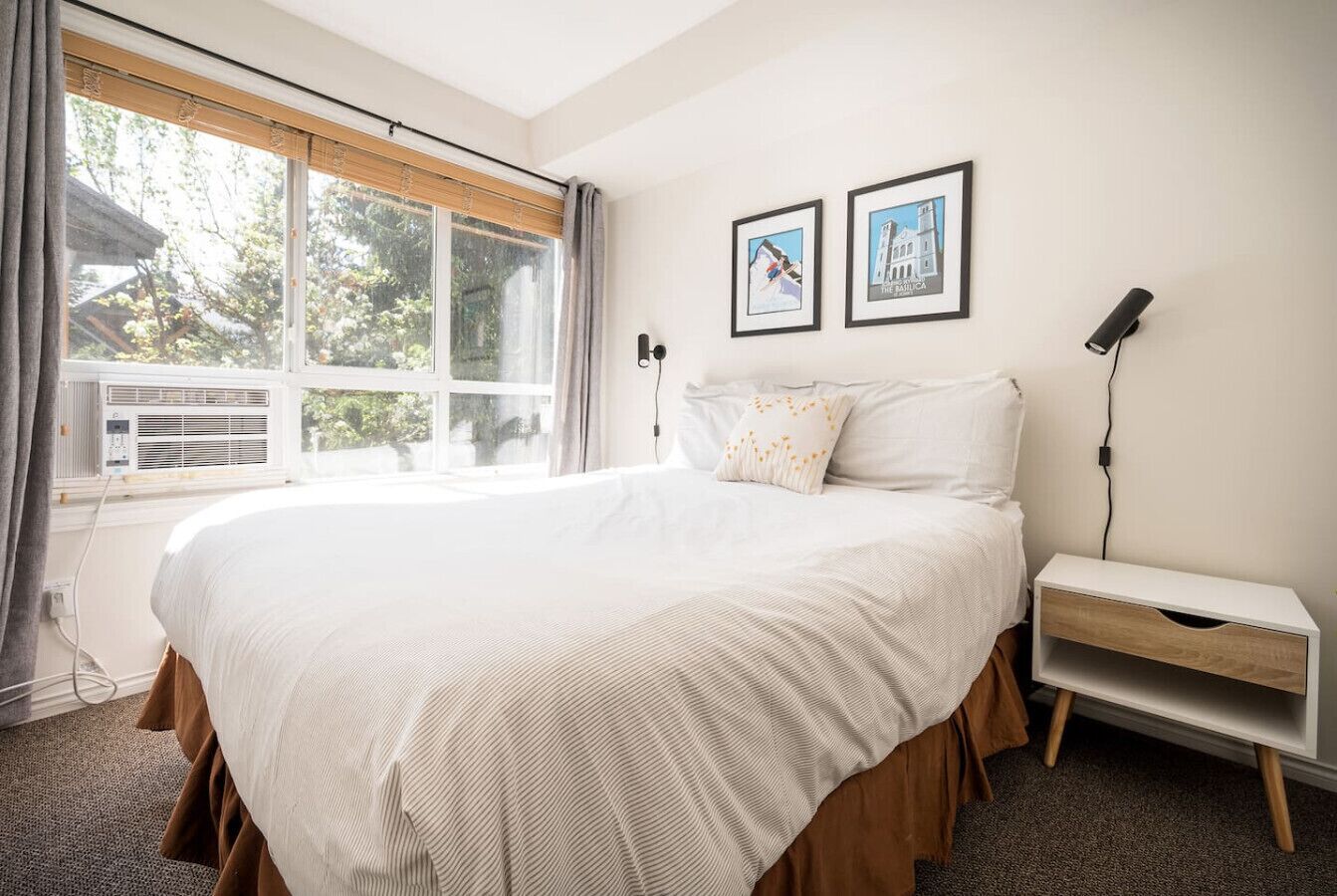 secondary bedroom with queen bed