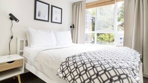 Room - Host Large Groups w/Best Location+Private Hot Tubs (Whistler)