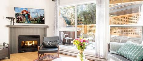 Télévision, cheminée