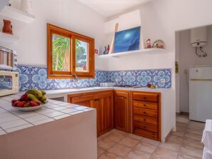 Geladeira, micro-ondas, fogão, lava-louças