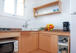 Fridge, microwave, stovetop, coffee/tea maker - Holiday apartment with communal pool (Calafell)