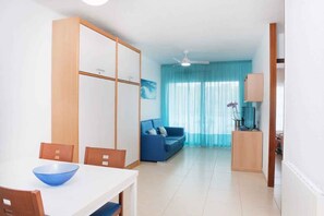 Interior - Holiday apartment with communal pool (Calafell)