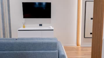Suite | Area soggiorno | TV a schermo piatto 50 pollici con canali digitali, TV, Netflix