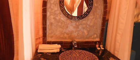 1 bedroom, individually decorated, laptop workspace, free WiFi