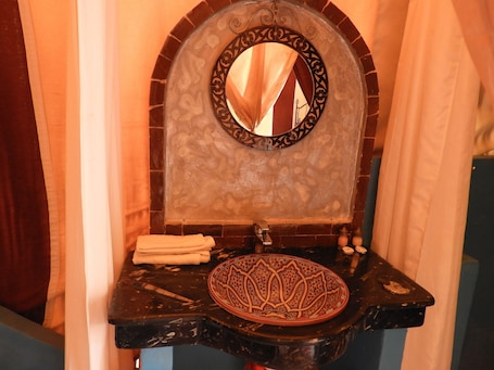 1 habitación y decoración personalizada