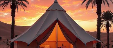 Yksilöllisesti sisustettu, kannettavalle tietokoneelle sopiva työtila