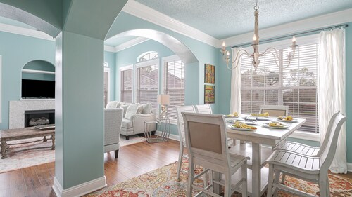 405 Legacy Villa Just a short walk to the Beach