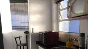 Kaffetrakter/tekoker, kjøleskap, mikrobølgeovn og ovn