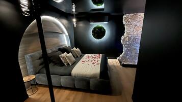 Luxury Suite (1) | 1 bedroom, premium bedding, soundproofing, WiFi (free)