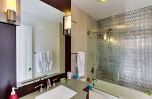 Shower - Beachfront Paradise (Oceano)