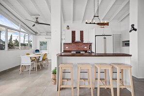 Fridge, microwave, oven, stovetop - LaMcArena Beachfront Retreat (yabucoa)