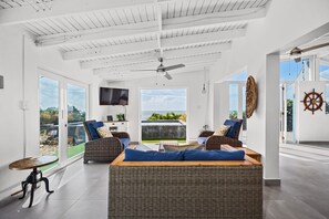 Smart TV - LaMcArena Beachfront Retreat (yabucoa)