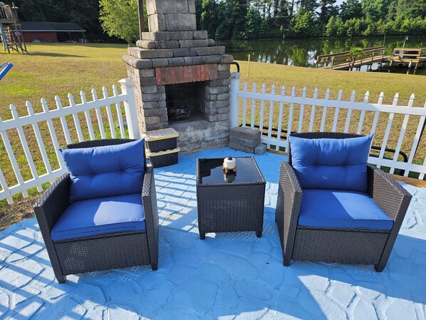 Terrace/patio - Tranquil Studio Cottage with Heated Pool and Fishing Access (Elloree)