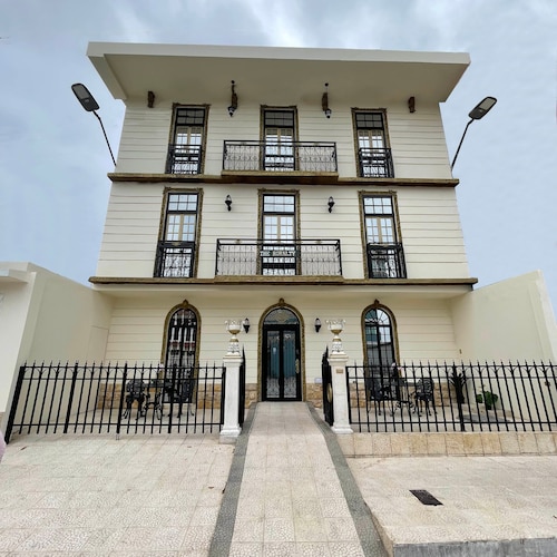 Hotel The Royalty Inn