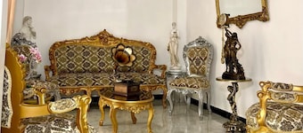 The Royalty Inn