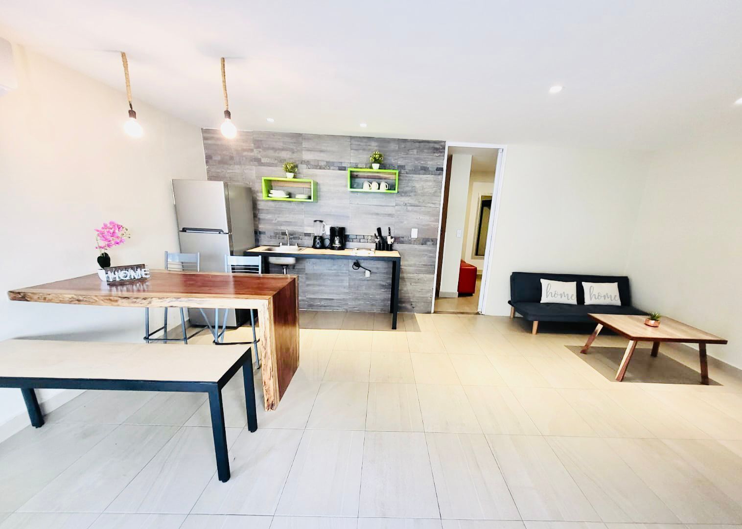 Departamento exclusivo | Área de sala de estar | Smart TV de 40 pulgadas con canales vía satélite, televisión y Netflix 