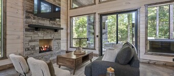 Private & Peaceful Cabin in the woods with Hot Tub & Shuffleboard! Hochatown!