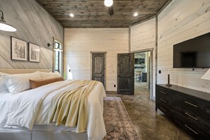 2 bedrooms, iron/ironing board, WiFi, bed sheets - Private & Peaceful Cabin in the woods with Hot Tub & Shuffleboard! Hochatown! (Broken Bow)