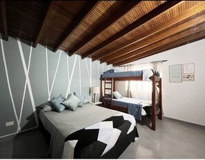 3 chambres, fer et planche à repasser, Wi-Fi, draps fournis