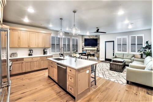 Luxury Condo By Mountain and Jordanelle Reservoir