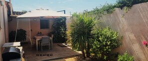 Outdoor dining - Villa Familiale en Camargue Provençale (Bellegarde)