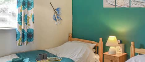 1 bedroom, bed sheets