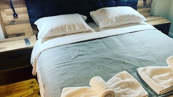 King Room 6 | 防敏寢具、獨特設計、獨特裝修、書桌
