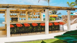 2 barer/lounger, bar i bassenget og bassengbar