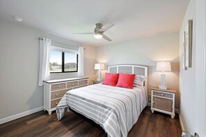 Free WiFi, bed sheets - Sunset Breeze (Cape Coral)