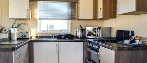 Cookware/dishes/utensils