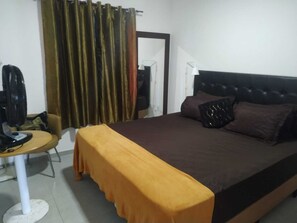 2 Schlafzimmer, Schreibtisch, Bügeleisen/Bügelbrett, kostenloses WLAN