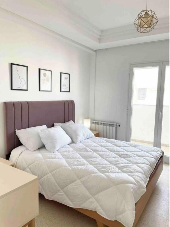 4 bedrooms, travel crib, bed sheets