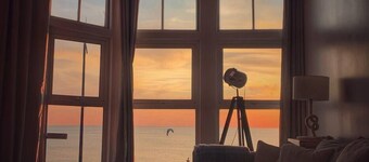 Fantastic 3 Bed Beachfront Flat with Seaview