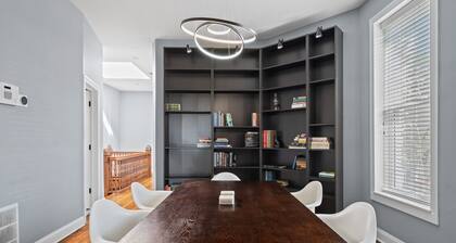 Lincoln Park/depaul 8 Bed 1 Parking Spot Sleeps 18 by AllSet Turnover